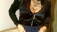 She provokes her followers and fans with sexy moves