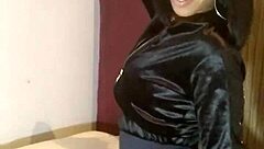 She provokes her followers and fans with sexy moves