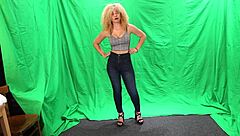 Bambi Dianna's Amusing Non-Nude Photoshoot Session 😊