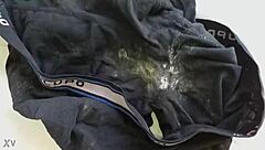 calcinha melada da esposa em cena de cuckold