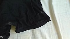 calcinha melada da esposa em cena de cuckold