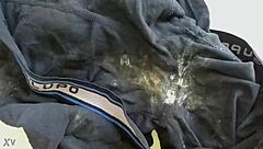 calcinha melada da esposa em cena de cuckold