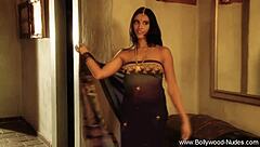 this mature indian brunette milf tries her best in a solo amateur scene