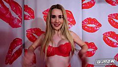 I deepthroated Sarah Taylor's monster cock in fishnets until it soaked my face