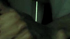 encabinado con chico latino en una aventura apasionada