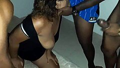 Suruba na favela com a bbw safada e os amigos