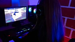 mi hermanastro me pilla en twitch y me folla duro