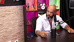 hey, check out this hot girl showing her ass and smooth pussy with gabriel and julia vida safada