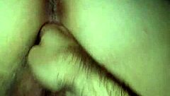 वह उस बड़े कॉक को राइड करना पसंद करती है और इसे भावुकता से अपनी चूत में महसूस करती है