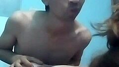 En webcam le toco las tetas y la pongo deperrito con latina milf