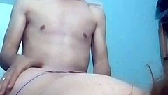 En webcam le toco las tetas y la pongo deperrito con latina milf