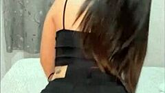 morena safada gosta de se exibir e meter a piroca na buceta