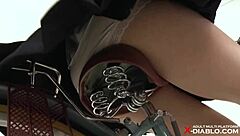 制服の自転車パンチラ