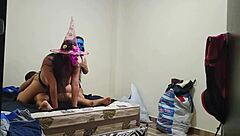 Caught in infidelity, hot sex in bed until wife arrives 😳