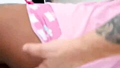 O marido dela foi pro bar e aproveitei pra chavecar a visinha, anal with latina in lingerie