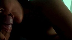 aluna novinha aprendendo a mamar com o professor no escurid�o do netflix