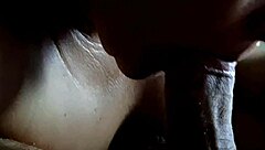 aluna novinha aprendendo a mamar com o professor no escurid�o do netflix