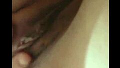 Bailando sensual en la noche con ritmo latino