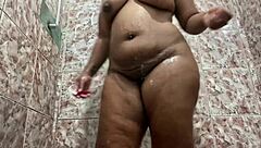 sexy ebony girl shakes her big ass in the shower