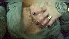 Provoquei o uber e deixei ele brincar com minha bucetinha.