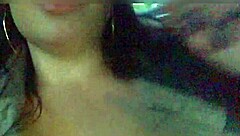 Provoquei o uber e deixei ele brincar com minha bucetinha.