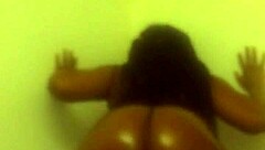 Dayna claps her ebony ass