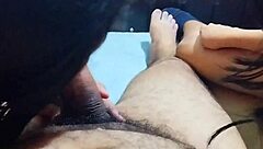 mi novia y mi mejor amiga se llevan bien chupando mi polla y sacando leche