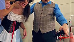 हे, जिया पेज को गांड से बीयर सर्व करते देखना चाहते हो, फिर रफ एनल?