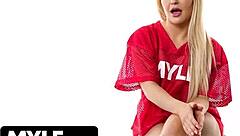 Mylf of the Month Slimthick Vic in Exclusive Backstage Teasing and Muff Diving Action