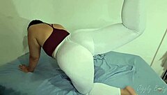 eating that perfect bubble butt through ripped yoga pants 😋