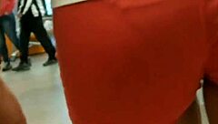 Look at this hot girl’s tight shorts hugging her nice ass in the market!