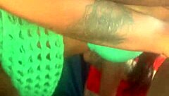 Resenha de putaria na rua acaba em fudelância no carro em movimento