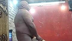 Tiuzao hangs out with the young girls from the south.