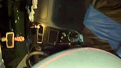 Depois de uma resenha fiquei animadinha e pedi pros meus amigos pararem o carro pra fuder com eles na rua sem camisinha sem ligar pras pessoas que estavam passando e olhando