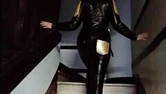 i'm the latex goddess diva in this femdom scene