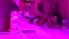 Fudendo gostoso minha namorada com quickie bareback na noite de aniversário