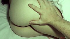 मुझे कोई चारा नहीं था, भतीजे के बुली से सोना पड़ा। उसका बड़ा लंड मेरी कर्वी मिल्फ बॉडी को तबाह कर दिया।