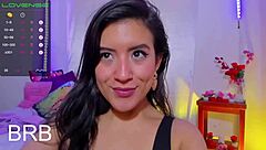 Colombian babe shakes her sweet big ass on webcam