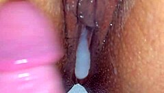 लातीना बीवी के अंदर क्रीमी फिनिश टाइट मिशनरी पाउंडिंग के दौरान क्लोज अप