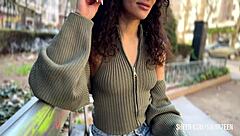 कर्ली स्लट्टी लड़की टिंडर से मिली, उसकी बड़ी गांड और टाइट बेली से खेला