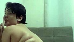 Novinha cheats on her boyfriend, showing off to other men.