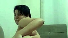 Novinha cheats on her boyfriend, showing off to other men.