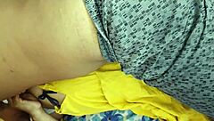 सबसे हॉट देसी हाउसवाइफ पेटीकोट में शादी के मूड के साथ शरारती हो गई