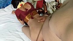 इंडियन हॉट लड़की फैंस के लिए घरेलू xxx क्लिप में दिखा रही है