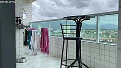 Contratei Essa Empregada e Ela Veio com Esse Shortinho Que Delícia de Bunda!!