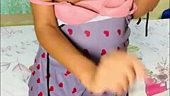 ये सोलो नंगी दुल्हन छातियाँ दबाती और ग्लास डिल्डो इस्तेमाल करती?