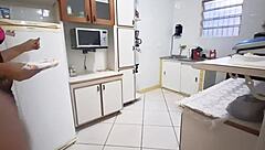 लिंगरी में लैटिना नौकरानी बड़ी गैंड से पीओवी में टीज़ कर रही है