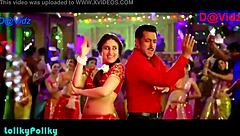 Kareena Showing Off Her Hottest Navel Yet