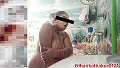 बाथरूम में सोलो एक्ट में चूत को जोर से चोदना