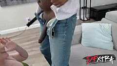 भ्रमित रेडहेड ने एक्स के मोटे लंड पर जोरदार फुहार मारी DFXtra